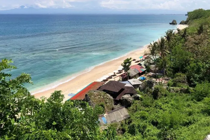 Pantai Thomas Bali, Wisata Bahari Eksotis dengan Spot Surfing Favorit